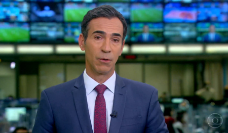 César Tralli se emociona no Jornal Hoje ao noticiar morte de colega