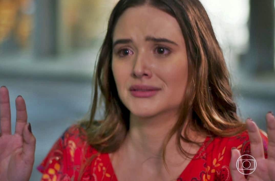 Juliana Paiva relata crise de personalidade após reprises de novelas da Globo