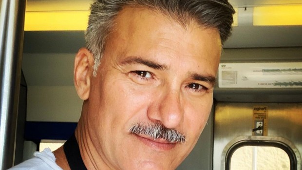 Ex-ator da Globo relata dificuldade para trabalhos após ser “arrancado do armário”