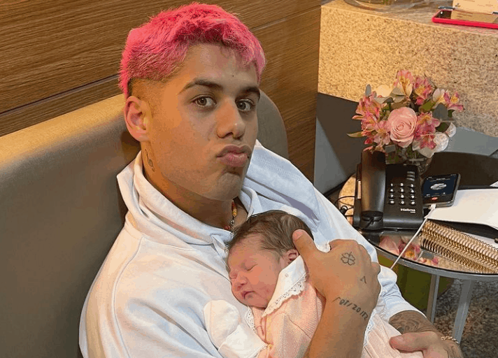 Com menos de 1 mês de vida, filha de Zé Felipe ganha look de quase R$ 5 mil