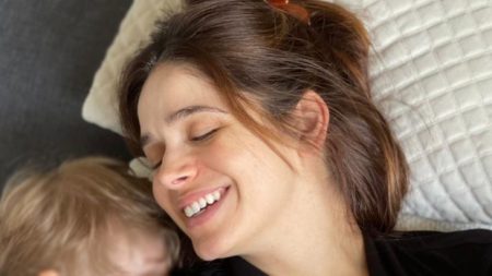 Sabrina Petraglia enche a web de fofura ao postar foto da filha caçula