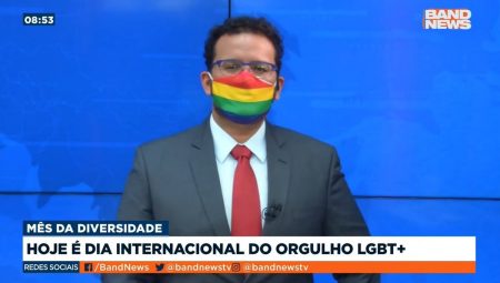 Ao vivo, jornalista da Band defende a diversidade e revela que é gay