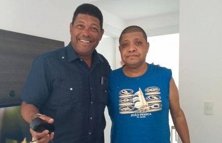 Valdemiro Santiago perde irmão para a Covid após tentar vender “feijões milagrosos”