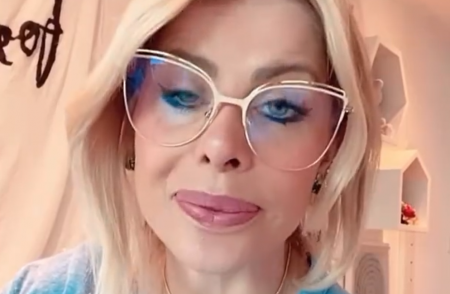 Karina Bacchi toma atitude após duvidar da enfermeira que aplicou vacina