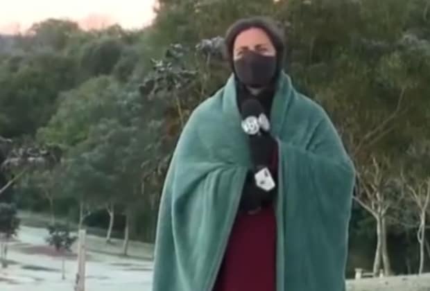 Repórter do SBT surpreende e surge com cobertor ao vivo por causa do frio