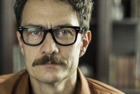 Gabriel Braga Nunes surge nos bastidores de Verdades Secretas 2 e surpreende fãs