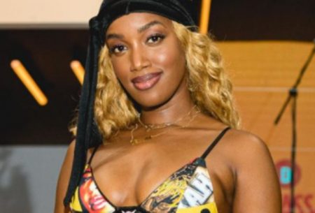Iza aposta em biquíni de oncinha e faz sucesso com bumbum poderoso