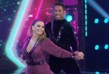Após trocar de professor, Viviane Araújo gabarita na Super Dança dos Famosos