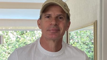 Túlio Maravilha explica por que decidiu posar para revista gay