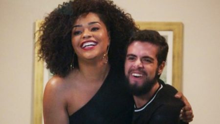 Juliana Alves se emociona após protagonizar primeiro beijo dado por ator trans na TV