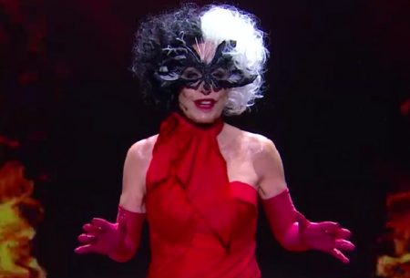 Ana Maria Braga surge de Cruella, atira objetos no chão e causa muito na Globo