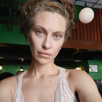 Homônima de atriz pornô, Lana Rhodes relata confusão e fala sobre carreira e família