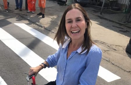 Repórter da Globo, Susana Naspolini dança na rua após voltar ao trabalho