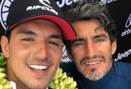 Internautas pedem que padrasto de Gabriel Medina volte a ser seu técnico após derrota