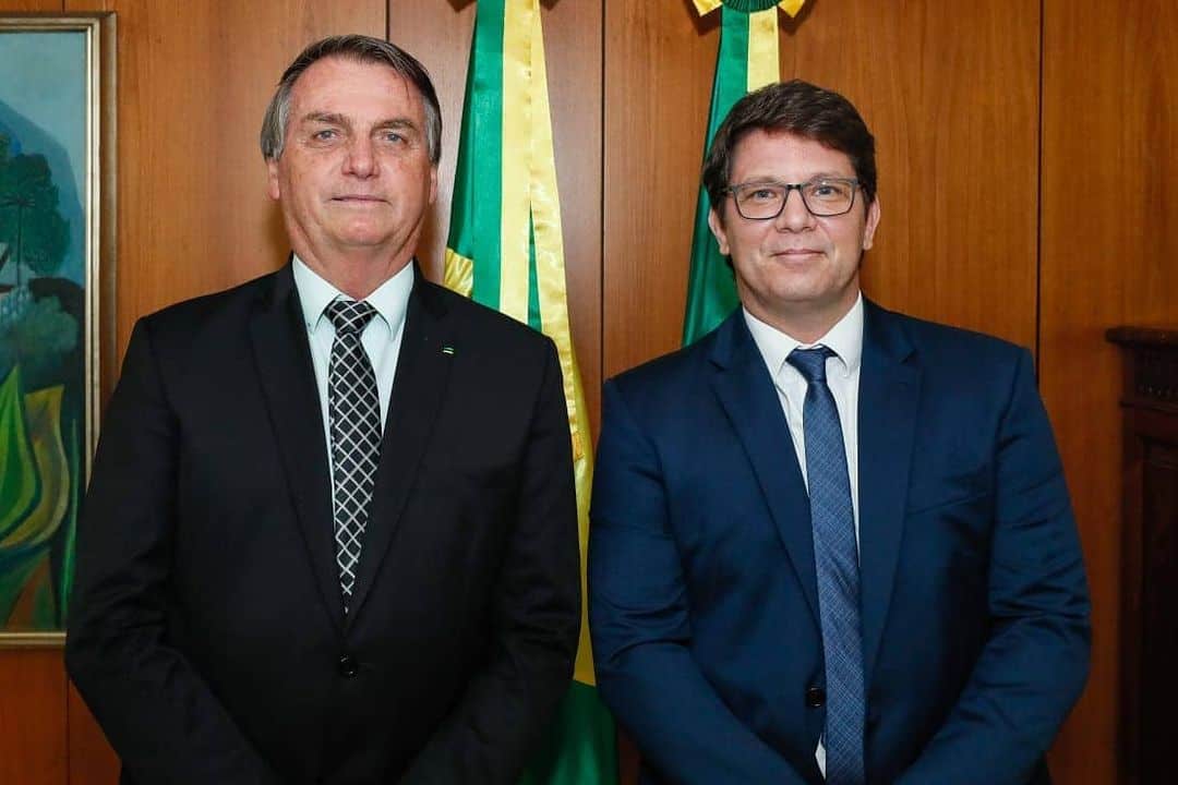 Ao lado de Mario Frias, Bolsonaro assina decreto sobre Lei Rouanet