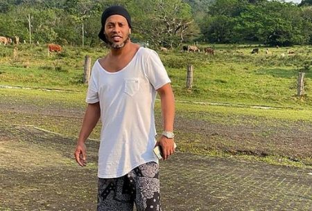Envolvido com 3 mulheres, Ronaldinho pede ajuda a ex-namoradas em processo de pensão