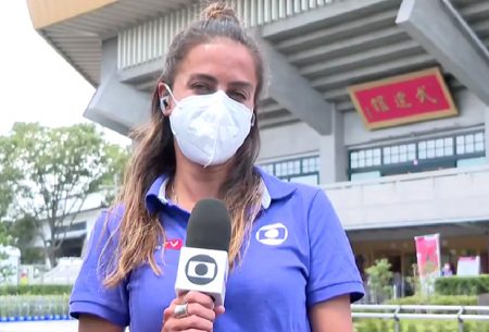 Repórter da Globo surpreende e mostra marmita em telejornal