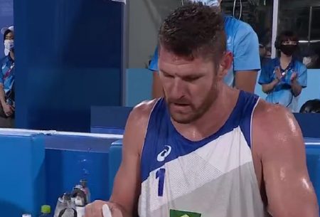 Áudio vaza e jogador de vôlei solta “bocet*” ao vivo na Globo