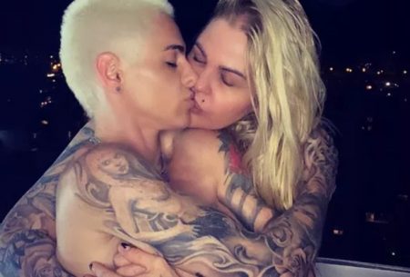 Monique Evans se declara para a namorada e vira alvo nas redes