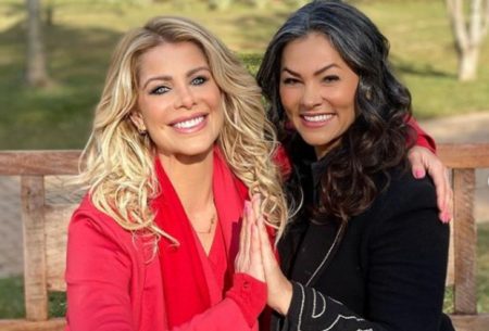 Karina Bacchi posa com Suzana Alves e desabafa após se converter