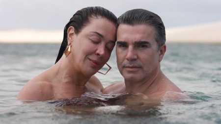 Claudia Raia capricha na declaração de amor para Jarbas Homem de Mello em data especial