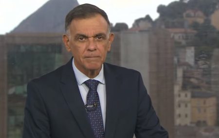 Apresentador da TV Brasil testa positivo para a Covid-19 após festa