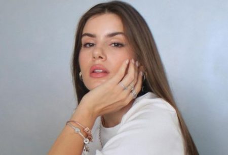 Camila Queiroz se emociona ao relembrar convite para Verdades Secretas