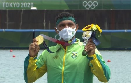 Após ouro, Isaquias Queiroz dá entrevista e pede a volta da TV Globinho