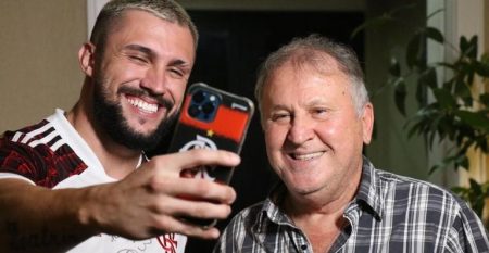 Ex-BBB Arthur Picoli se emociona ao realizar sonho de conhecer Zico: “Obrigado por tudo”
