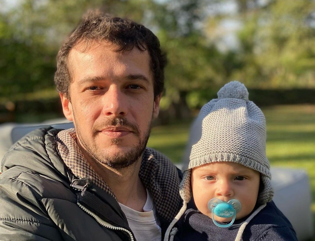 Jayme Matarazzo confessa excesso de cuidado com o primeiro filho: “Sem TV”