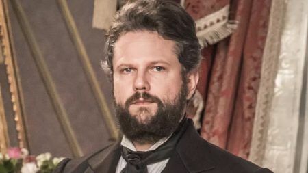 Selton Mello se emociona na volta às novelas e rasga elogios ao novo personagem