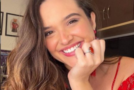 Juliana Paiva comemora 10 milhões de seguidores com mudança de visual