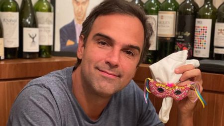 Tadeu Schmidt reclama de “sufoco” após o fim das Olimpíadas e fãs se identificam