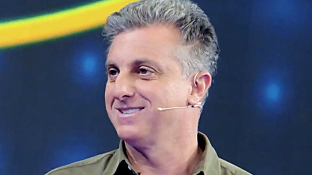 Luciano Huck vira alvo de piada no Caldeirão e aponta bullying como motivo
