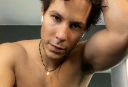Ex-RBD, Christian Chávez surge de sunga e volume chama a atenção