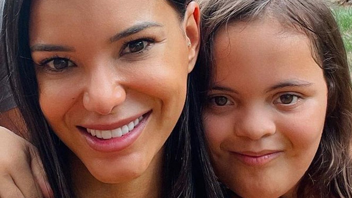 Jakelyne Oliveira revela como sua vida mudou após a irmã nascer com Síndrome de Down
