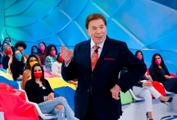 Silvio Santos toma a terceira dose da vacina contra a Covid-19