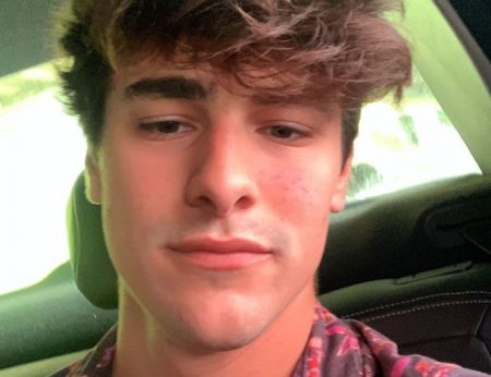 Ex-namorado de Sasha divulga foto ousada sem nada por baixo e mostra volumão