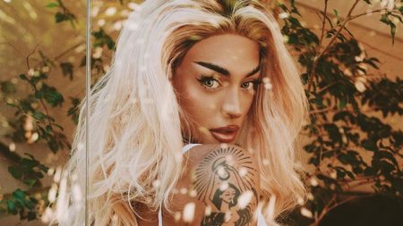 Pabllo Vittar aparece com curativos e tira novas dúvidas sobre rinoplastia