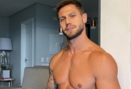 Ex-BBB Jonas chama a atenção ao exibir volumão em bermuda após treino