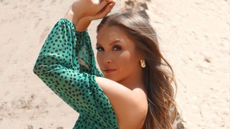 Carla Diaz se diverte ao revelar perrengue chique durante viagem de férias