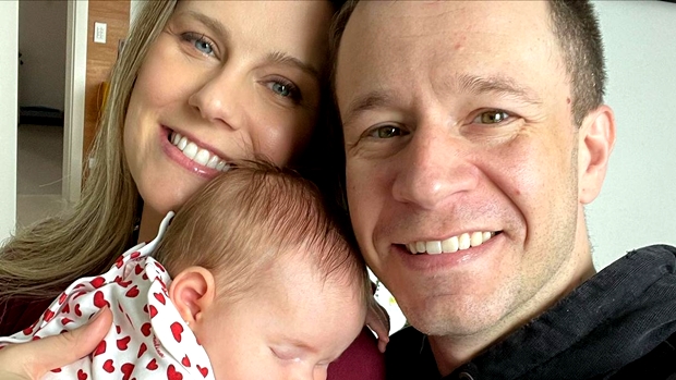 Esposa de Tiago Leifert fala sobre saúde da filha após nova quimio