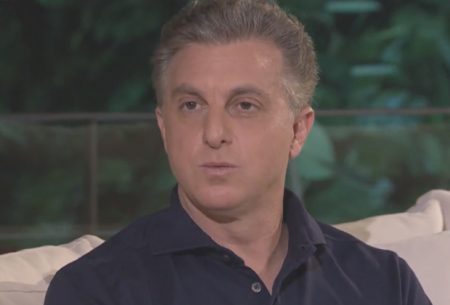 Luciano Huck abre o jogo sobre carreira e lembra criação da Tiazinha e Feiticeira