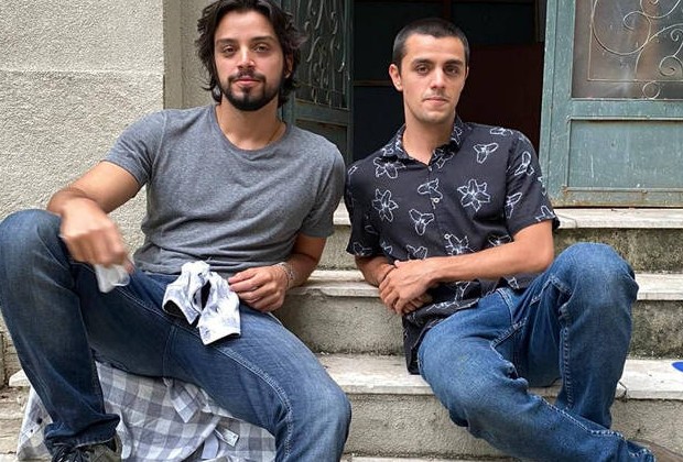 Rodrigo e Felipe Simas vão viver Chitãozinho e Xororó em série