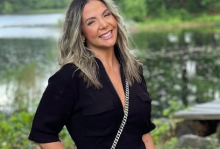Carla Perez surpreende ao fazer questionamento à Amazon sobre filme Cinderela