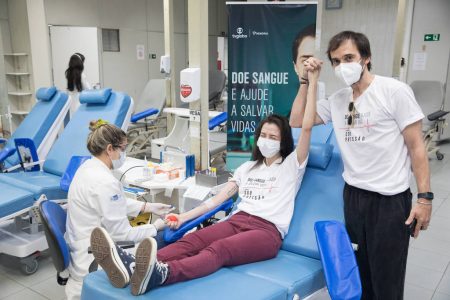 Estrelas de Sob Pressão, Júlio Andrade e Marjorie Estiano doam sangue