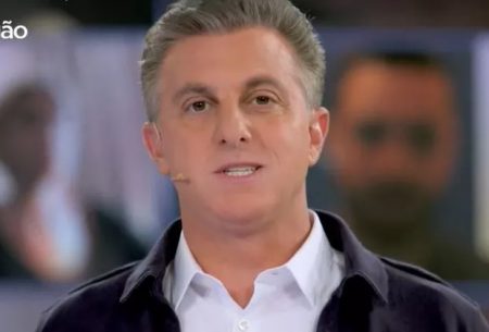 Luciano Huck homenageia Faustão e agradece Tiago Leifert em estreia aos domingos