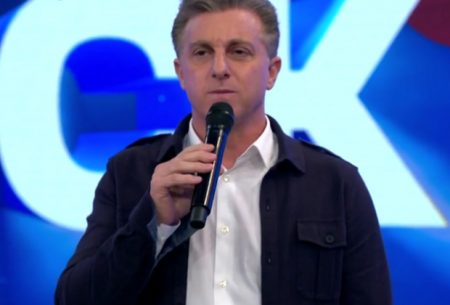 Luciano Huck passa sufoco com falhas ao vivo no Domingão e dá o que falar
