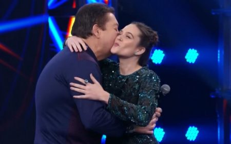Juliana Paiva surpreende e homenageia Faustão no dia da estreia do novo Domingão
