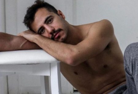 Ex-BBB Matheus causa ao posar de cueca e recebe comentário curioso de Teresa Cristina